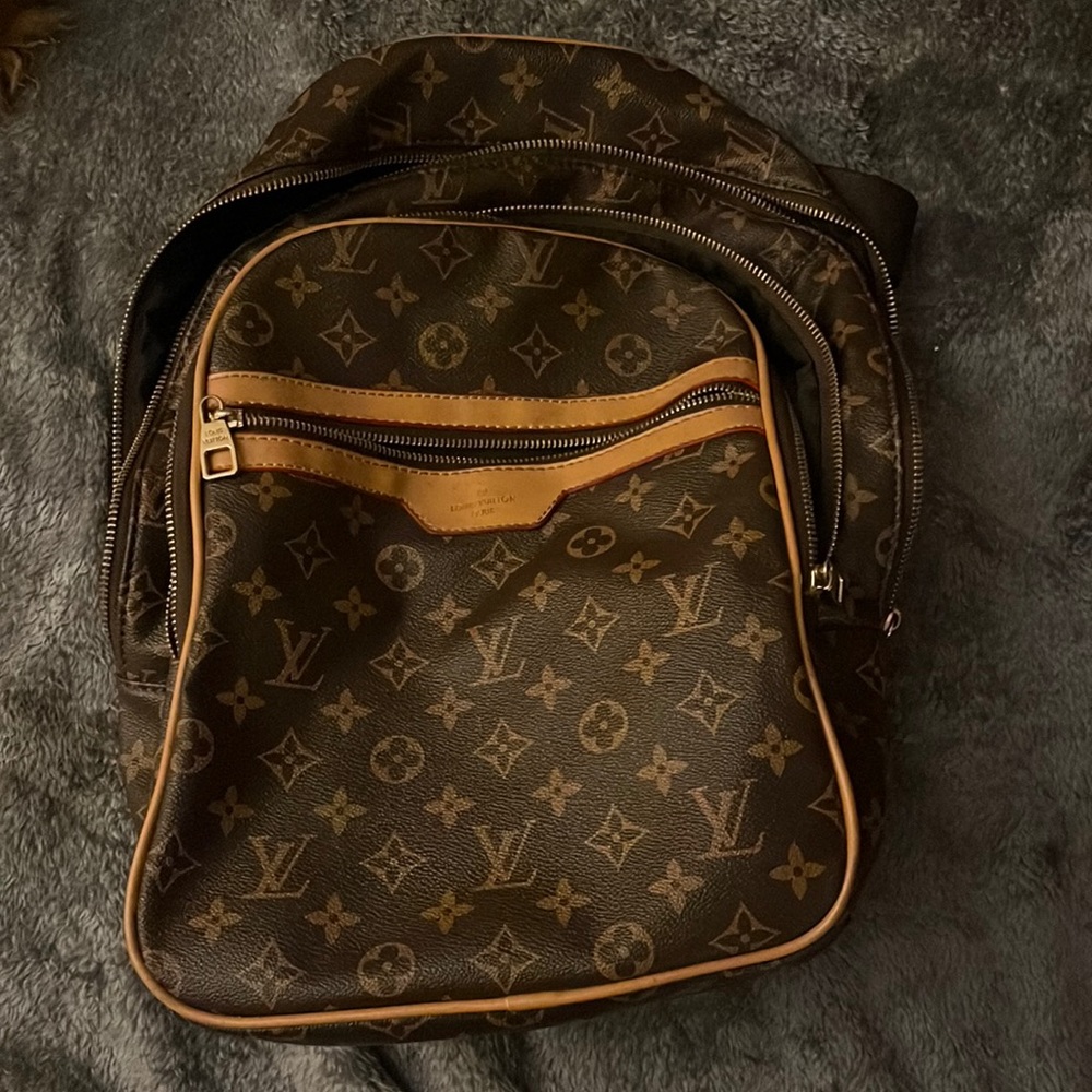 Louie Vuitton Backpack! (3pockets)
